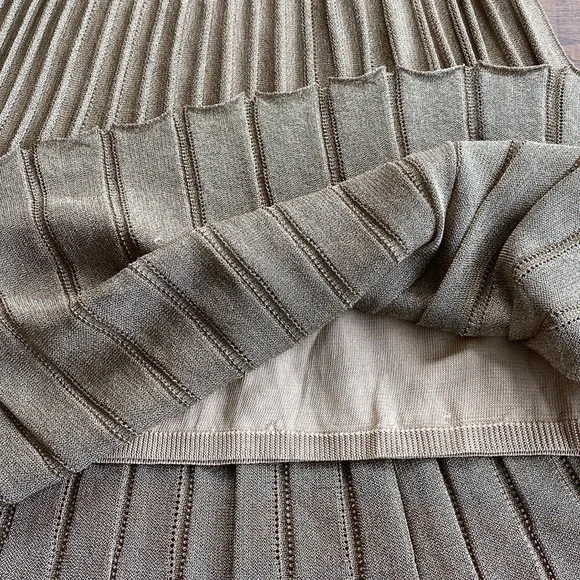 VINCE Pleated Metallic Crochet-Knit Midi Skirt Bronze - Picture 7 of 11